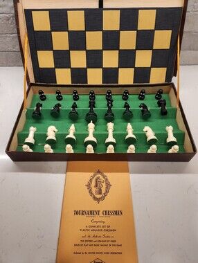 E.S. LOWE Tournament Chessmen Set